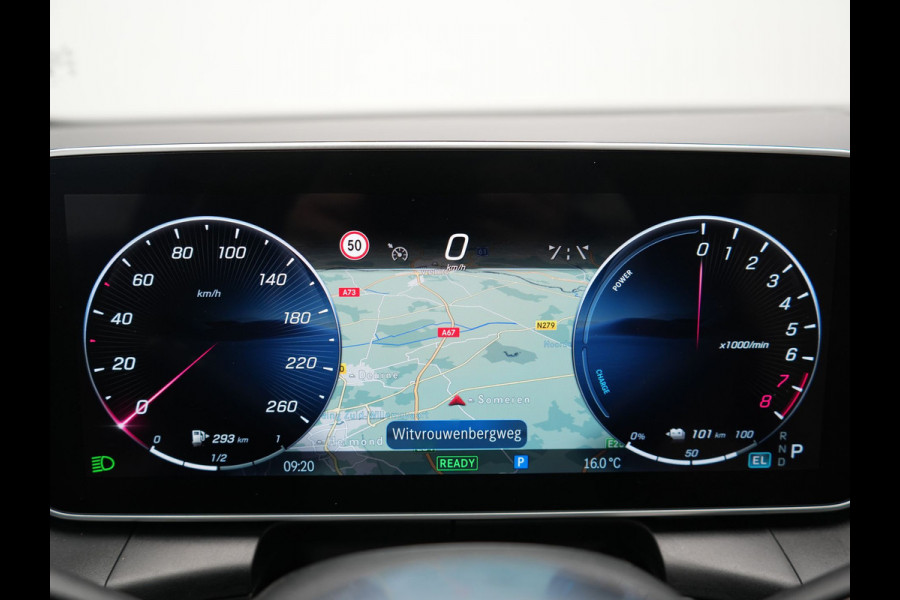 Mercedes-Benz GLC 300e 4MATIC Luxury Line PHEV Long Range 313pk Dealer O.H. | Trekhaak af Fabriek | Panodak | Sfeerverlichting | BLIS | Lederen Sportstoelen Memory & Verwarmd | Apple Carplay | Cruise Control | Navigatie | DAB | Virtual | Plug In Hybrid |
