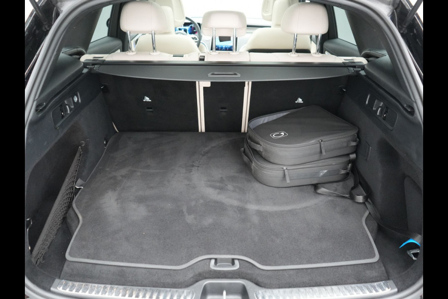 Mercedes-Benz GLC 300e 4MATIC Luxury Line PHEV Long Range 313pk Dealer O.H. | Trekhaak af Fabriek | Panodak | Sfeerverlichting | BLIS | Lederen Sportstoelen Memory & Verwarmd | Apple Carplay | Cruise Control | Navigatie | DAB | Virtual | Plug In Hybrid |