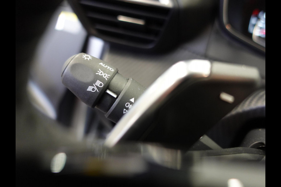 Peugeot 208 1.2 PureTech 100pk Aut. Allure Pack Navigatie Apple Carplay/Android Auto  Parkeersensor achter Cruise Control  Climate Control Getinte ramen