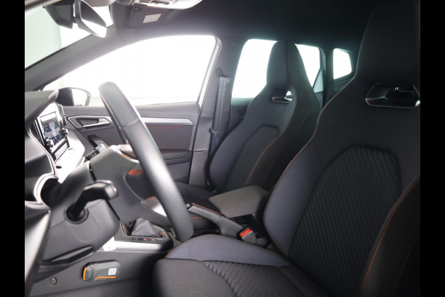 Seat Arona FR Anniversary 1.0 EcoTSI 95 pk | Led Matrix | 18 inch | Camera | Carplay | Android Auto | Zwart dak