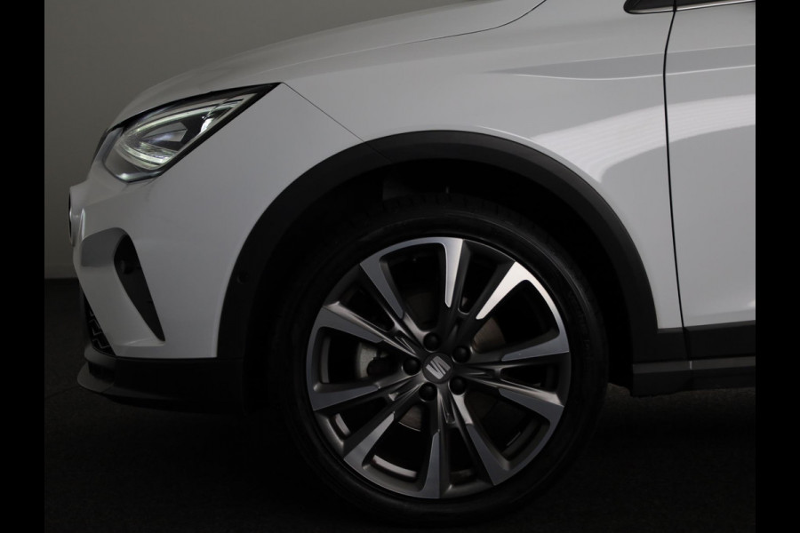 Seat Arona FR Anniversary 1.0 EcoTSI 95 pk | Led Matrix | 18 inch | Camera | Carplay | Android Auto | Zwart dak