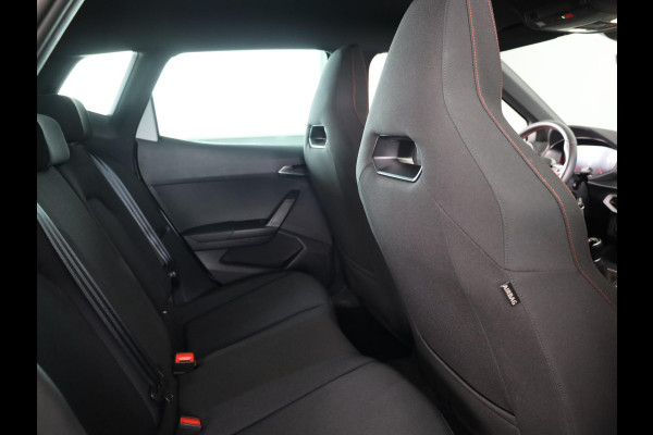 Seat Arona FR Anniversary 1.0 EcoTSI 95 pk | Led Matrix | 18 inch | Camera | Carplay | Android Auto | Zwart dak