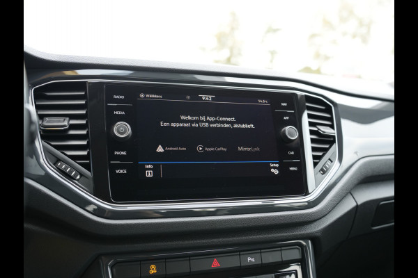 Volkswagen T-Roc 1.5 TSI Sport | Cruise control adaptief | Voorstoelen Verwarmd | Achteruitrijcamera |