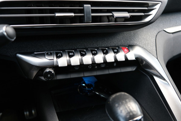 Peugeot 3008 1.2 PureTech GT Line *NIEUWE Distributie + Beurt* Navi/Camera/Focal Sound/"19 LMV