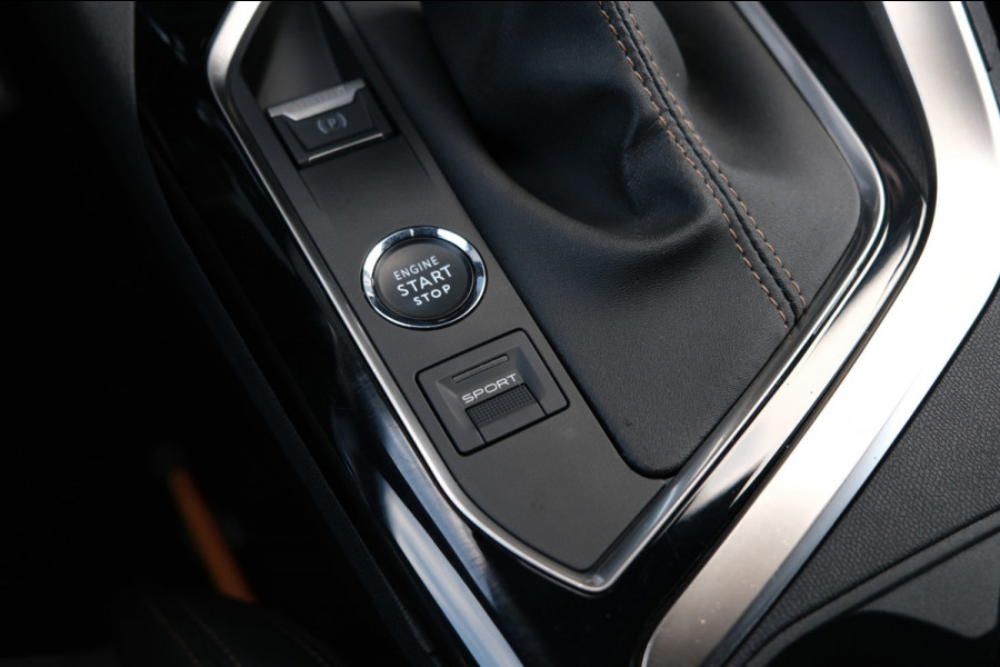 Peugeot 3008 1.2 PureTech GT Line *NIEUWE Distributie + Beurt* Navi/Camera/Focal Sound/"19 LMV