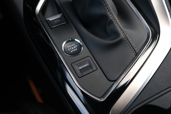 Peugeot 3008 1.2 PureTech GT Line *NIEUWE Distributie + Beurt* Navi/Camera/Focal Sound/"19 LMV