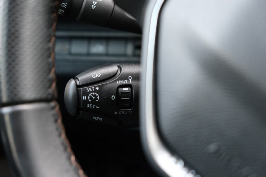 Peugeot 3008 1.2 PureTech GT Line *NIEUWE Distributie + Beurt* Navi/Camera/Focal Sound/"19 LMV