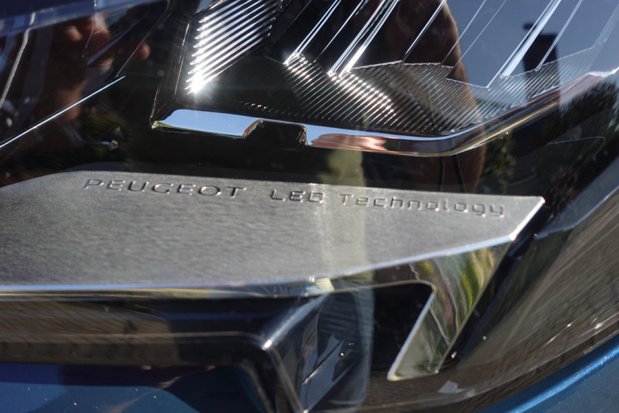 Peugeot 3008 1.2 PureTech Allure Pack Business | !!! Wordt verwacht | Binnenkort Online!!! | AUTOMAAT | NAV | AD. CRUISE | DODEHOEK | ELEK.A.KLEP