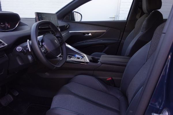 Peugeot 3008 1.2 PureTech Allure Pack Business | !!! Wordt verwacht | Binnenkort Online!!! | AUTOMAAT | NAV | AD. CRUISE | DODEHOEK | ELEK.A.KLEP