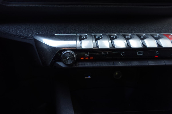 Peugeot 3008 1.2 PureTech Allure Pack Business | !!! Wordt verwacht | Binnenkort Online!!! | AUTOMAAT | NAV | AD. CRUISE | DODEHOEK | ELEK.A.KLEP