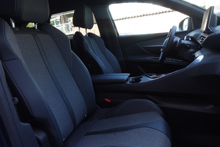 Peugeot 3008 1.2 PureTech Allure Pack Business | !!! Wordt verwacht | Binnenkort Online!!! | AUTOMAAT | NAV | AD. CRUISE | DODEHOEK | ELEK.A.KLEP