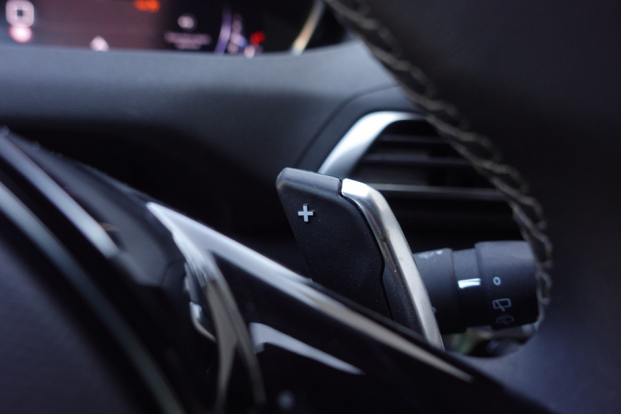 Peugeot 3008 1.2 PureTech Allure Pack Business | !!! Wordt verwacht | Binnenkort Online!!! | AUTOMAAT | NAV | AD. CRUISE | DODEHOEK | ELEK.A.KLEP