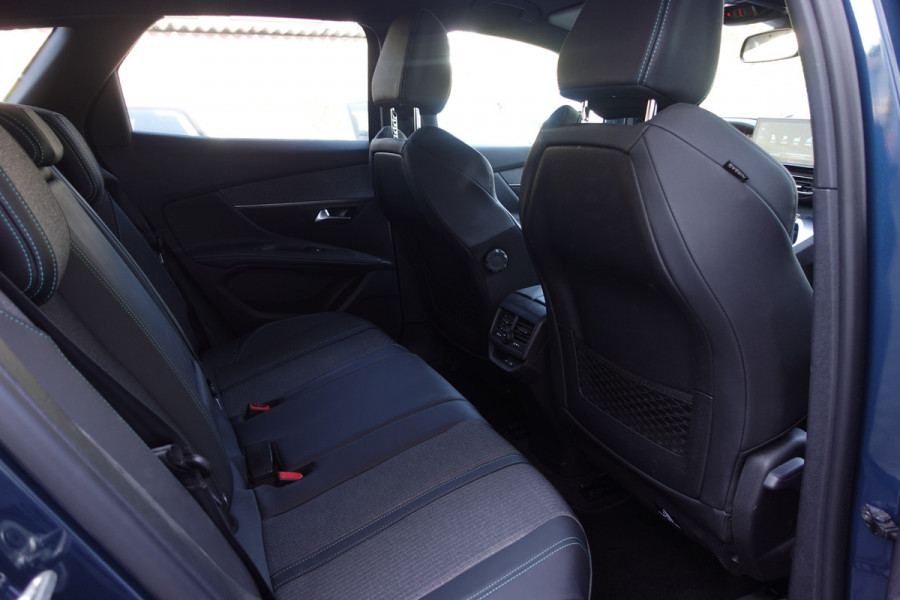 Peugeot 3008 1.2 PureTech Allure Pack Business | !!! Wordt verwacht | Binnenkort Online!!! | AUTOMAAT | NAV | AD. CRUISE | DODEHOEK | ELEK.A.KLEP