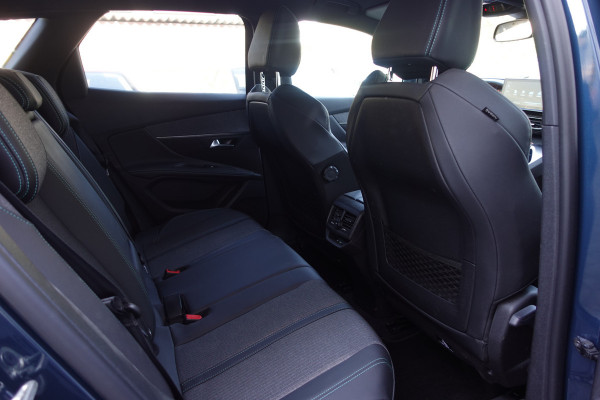 Peugeot 3008 1.2 PureTech Allure Pack Business | !!! Wordt verwacht | Binnenkort Online!!! | AUTOMAAT | NAV | AD. CRUISE | DODEHOEK | ELEK.A.KLEP