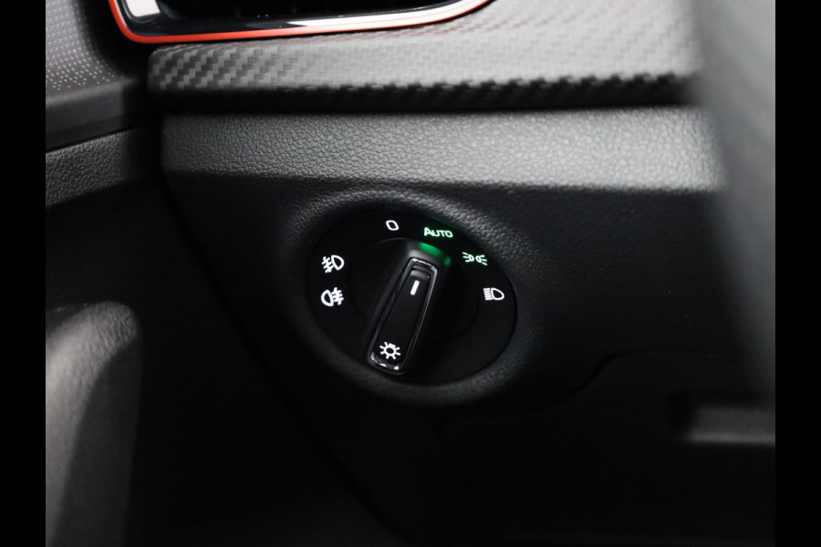 Škoda Kamiq Monte Carlo 1.0 TSI 115 pk 7 versn. DSG | Zwart dak | Panoramadak | Travel Assist Plus | Winter Pakket
