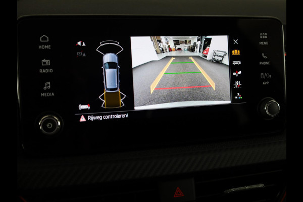 Škoda Kamiq Monte Carlo 1.0 TSI 115 pk 7 versn. DSG | Zwart dak | Panoramadak | Travel Assist Plus | Winter Pakket