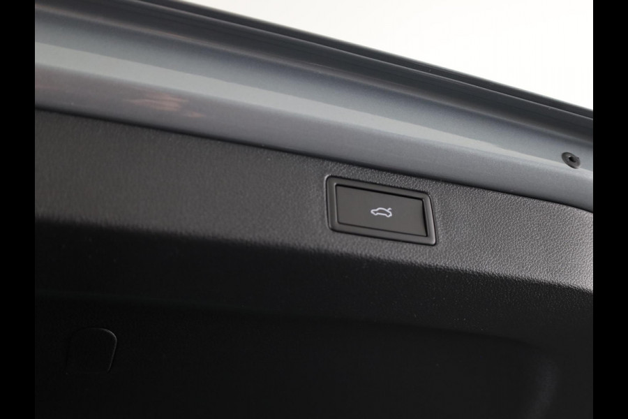 Škoda Kamiq Monte Carlo 1.0 TSI 115 pk 7 versn. DSG | Zwart dak | Panoramadak | Travel Assist Plus | Winter Pakket