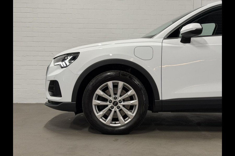 Audi Q3 45 TFSI e Advanced edition Trekhaak | Adapt. cruise | Stoelverwarming | Camera | Dodehoek | Carplay | Interieurvoorklimatisering | Elektrische kofferklep