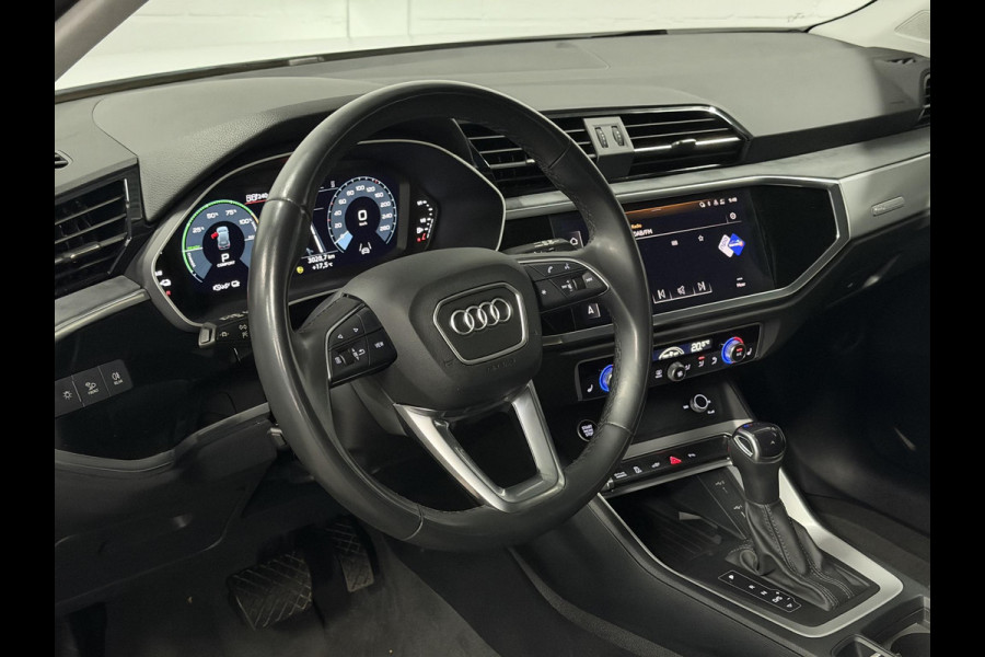 Audi Q3 45 TFSI e Advanced edition Trekhaak | Adapt. cruise | Stoelverwarming | Camera | Dodehoek | Carplay | Interieurvoorklimatisering | Elektrische kofferklep