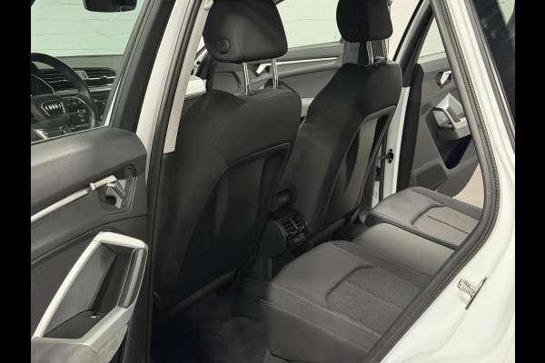 Audi Q3 45 TFSI e Advanced edition Trekhaak | Adapt. cruise | Stoelverwarming | Camera | Dodehoek | Carplay | Interieurvoorklimatisering | Elektrische kofferklep