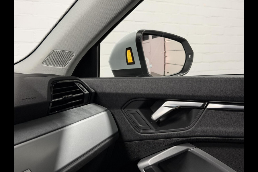 Audi Q3 45 TFSI e Advanced edition Trekhaak | Adapt. cruise | Stoelverwarming | Camera | Dodehoek | Carplay | Interieurvoorklimatisering | Elektrische kofferklep