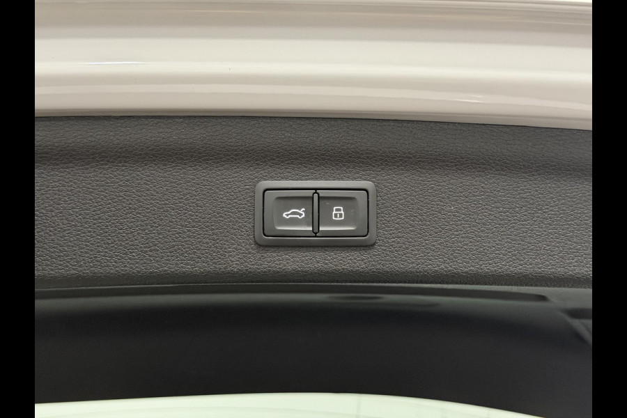 Audi Q3 45 TFSI e Advanced edition Trekhaak | Adapt. cruise | Stoelverwarming | Camera | Dodehoek | Carplay | Interieurvoorklimatisering | Elektrische kofferklep