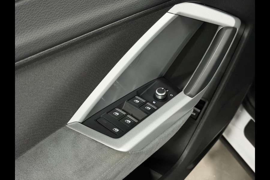 Audi Q3 45 TFSI e Advanced edition Trekhaak | Adapt. cruise | Stoelverwarming | Camera | Dodehoek | Carplay | Interieurvoorklimatisering | Elektrische kofferklep