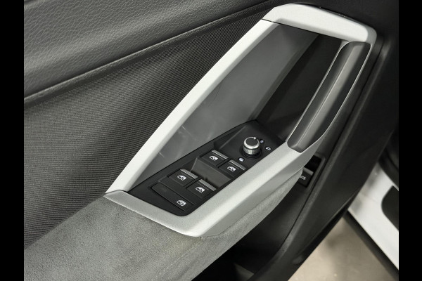 Audi Q3 45 TFSI e Advanced edition Trekhaak | Adapt. cruise | Stoelverwarming | Camera | Dodehoek | Carplay | Interieurvoorklimatisering | Elektrische kofferklep