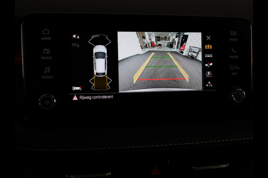 Škoda Fabia Monte Carlo 1.0 TSI 95 pk 5 versn. Hand | Carplay | Camera | Verwarmbare voorstoelen | Adaptive cruise control | Hill start