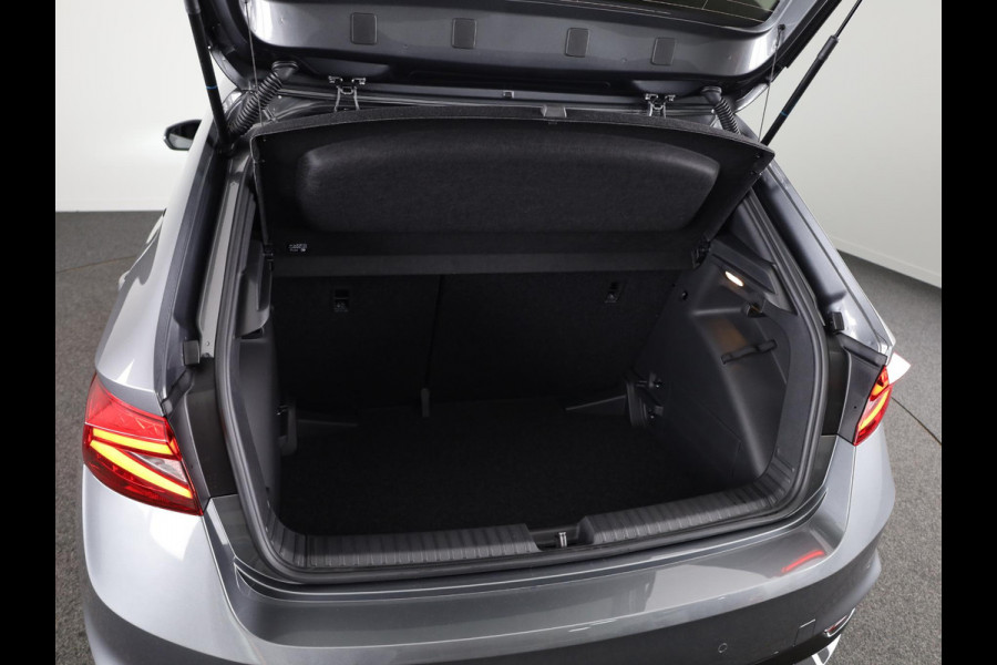 Škoda Fabia Monte Carlo 1.0 TSI 95 pk 5 versn. Hand | Carplay | Camera | Verwarmbare voorstoelen | Adaptive cruise control | Hill start
