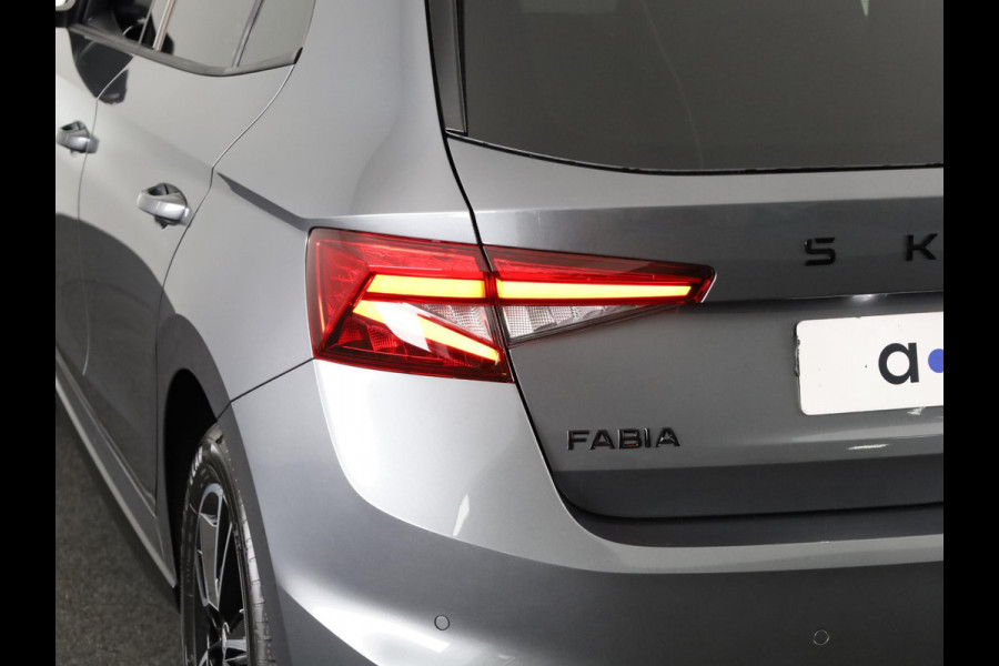 Škoda Fabia Monte Carlo 1.0 TSI 95 pk 5 versn. Hand | Carplay | Camera | Verwarmbare voorstoelen | Adaptive cruise control | Hill start