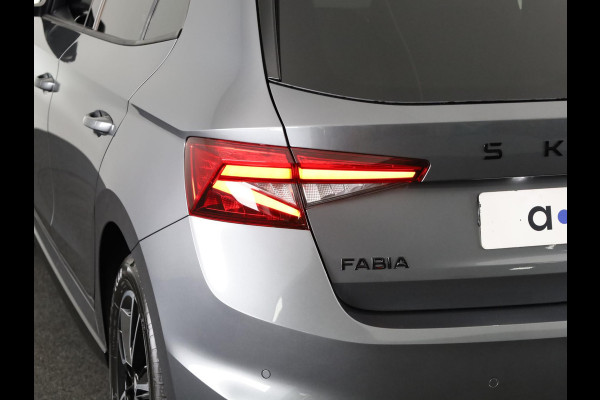 Škoda Fabia Monte Carlo 1.0 TSI 95 pk 5 versn. Hand | Carplay | Camera | Verwarmbare voorstoelen | Adaptive cruise control | Hill start