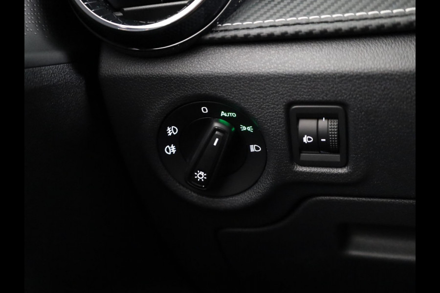 Škoda Fabia Monte Carlo 1.0 TSI 95 pk 5 versn. Hand | Carplay | Camera | Verwarmbare voorstoelen | Adaptive cruise control | Hill start