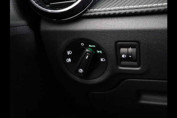 Škoda Fabia Monte Carlo 1.0 TSI 95 pk 5 versn. Hand | Carplay | Camera | Verwarmbare voorstoelen | Adaptive cruise control | Hill start