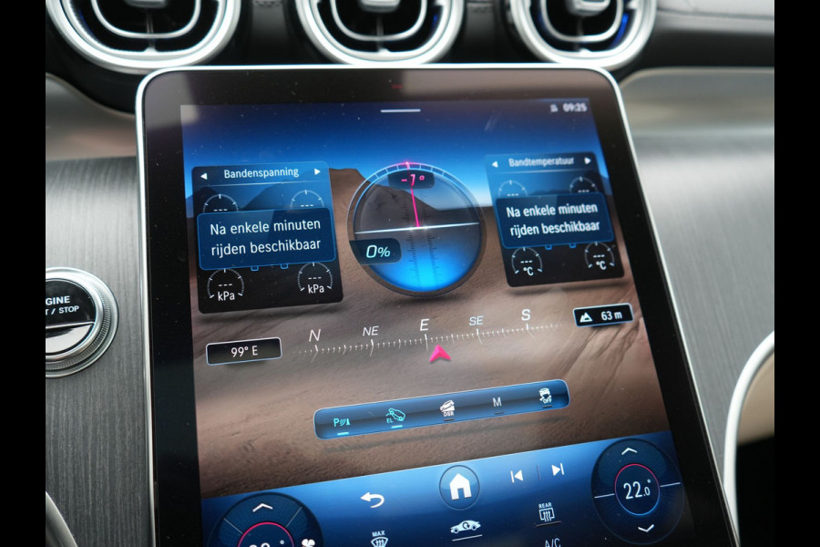 Mercedes-Benz GLC 300e 4MATIC Luxury Line PHEV Long Range 313pk Dealer O.H. | Trekhaak af Fabriek | Panodak | Sfeerverlichting | BLIS | Lederen Sportstoelen Memory & Verwarmd | Apple Carplay | Cruise Control | Navigatie | DAB | Virtual | Plug In Hybrid |