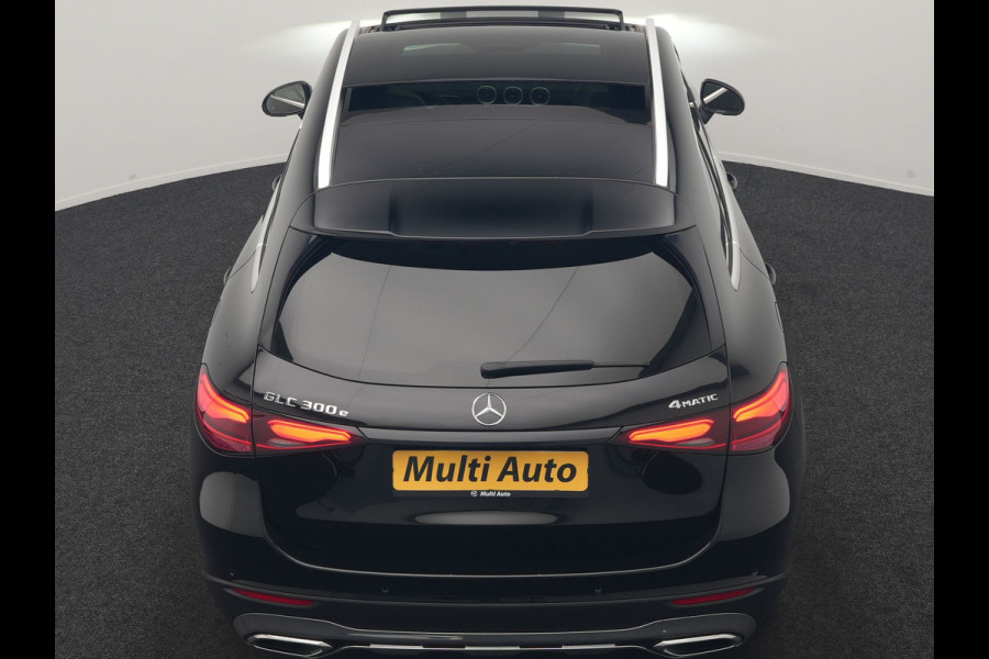 Mercedes-Benz GLC 300e 4MATIC Luxury Line PHEV Long Range 313pk Dealer O.H. | Trekhaak af Fabriek | Panodak | Sfeerverlichting | BLIS | Lederen Sportstoelen Memory & Verwarmd | Apple Carplay | Cruise Control | Navigatie | DAB | Virtual | Plug In Hybrid |