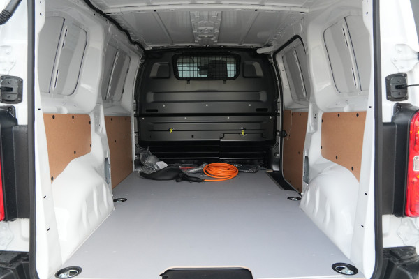 Toyota PROACE Electric Worker Comfort Standard Range Long L2 50 kWh 136pk - Camera - Stuurverwarming - Houten vloer - PDC - 100Kw DC laden - Rijklaar