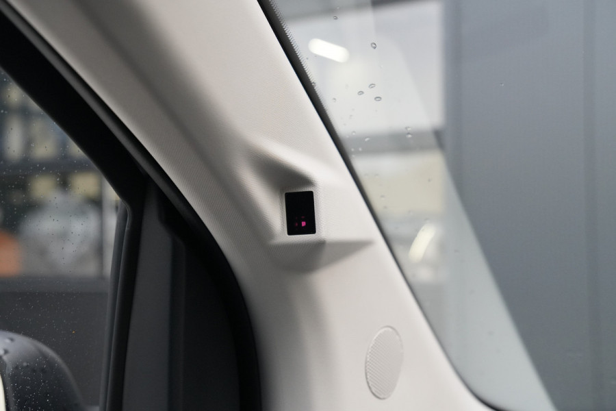 Toyota PROACE Electric Worker Comfort Standard Range Long L2 50 kWh 136pk - Camera - Stuurverwarming - Houten vloer - PDC - 100Kw DC laden - Rijklaar