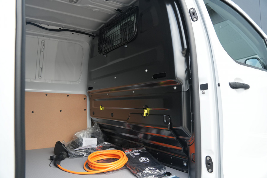 Toyota PROACE Electric Worker Comfort Standard Range Long L2 50 kWh 136pk - Camera - Stuurverwarming - Houten vloer - PDC - 100Kw DC laden - Rijklaar