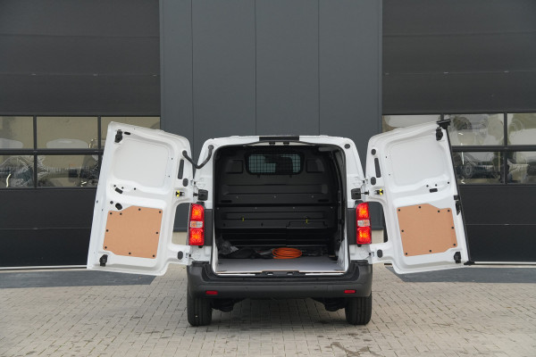 Toyota PROACE Electric Worker Comfort Standard Range Long L2 50 kWh 136pk - Camera - Stuurverwarming - Houten vloer - PDC - 100Kw DC laden - Rijklaar