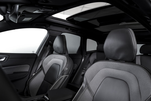 Volvo XC60 2.0 T8 Plug-in hybrid AWD Plus Black Edition | S/K Panodak | 360 Camera | Head-Up | Harman/Kardon | Dig.  Cockpit | Adapt. Cruise | Stoel-+Stuurverw. | NAV+App.Connect | Auto.Airco | LM 21" | 1126