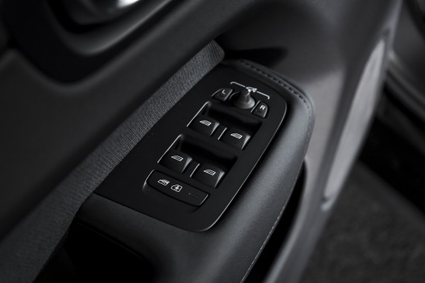 Volvo XC60 2.0 T8 Plug-in hybrid AWD Plus Black Edition | S/K Panodak | 360 Camera | Head-Up | Harman/Kardon | Dig.  Cockpit | Adapt. Cruise | Stoel-+Stuurverw. | NAV+App.Connect | Auto.Airco | LM 21" | 1126