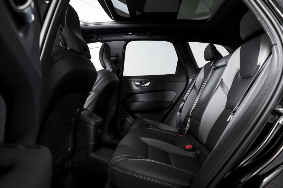 Volvo XC60 2.0 T8 Plug-in hybrid AWD Plus Black Edition | S/K Panodak | 360 Camera | Head-Up | Harman/Kardon | Dig.  Cockpit | Adapt. Cruise | Stoel-+Stuurverw. | NAV+App.Connect | Auto.Airco | LM 21" | 1126