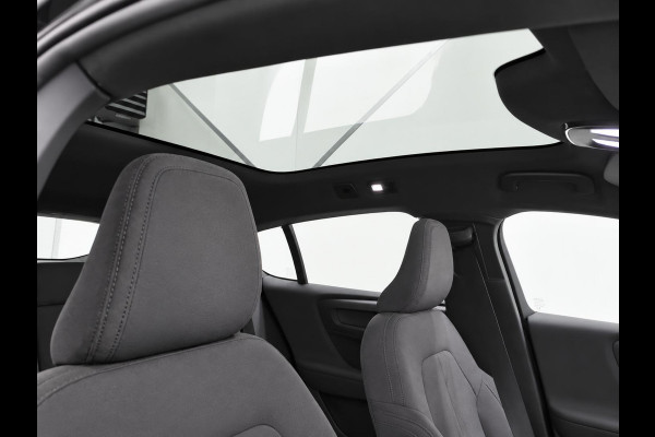 Volvo C40 Recharge Plus 69 kWh SoH 95% Panoramadak Camera Apple Carplay Android Auto Navigatie Adaptive Cruise Control Warmtepomp Stoel- en stuurverwarming Keyless Entry Climate Control