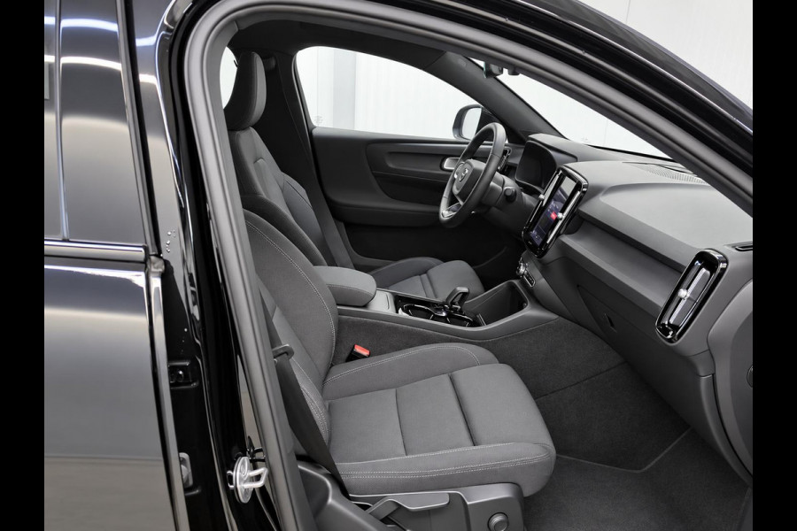 Volvo C40 Recharge Plus 69 kWh SoH 95% Panoramadak Camera Apple Carplay Android Auto Navigatie Adaptive Cruise Control Warmtepomp Stoel- en stuurverwarming Keyless Entry Climate Control