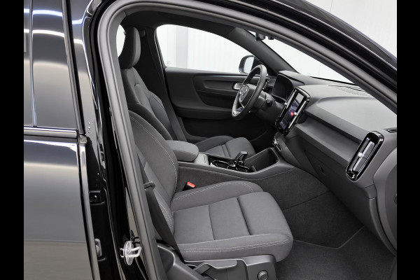 Volvo C40 Recharge Plus 69 kWh SoH 95% Panoramadak Camera Apple Carplay Android Auto Navigatie Adaptive Cruise Control Warmtepomp Stoel- en stuurverwarming Keyless Entry Climate Control
