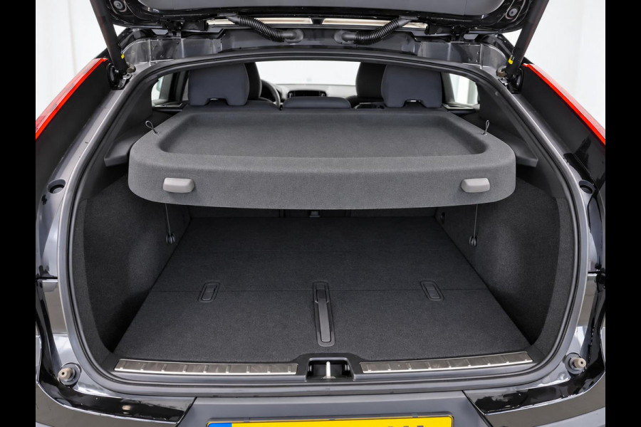 Volvo C40 Recharge Plus 69 kWh SoH 95% Panoramadak Camera Apple Carplay Android Auto Navigatie Adaptive Cruise Control Warmtepomp Stoel- en stuurverwarming Keyless Entry Climate Control