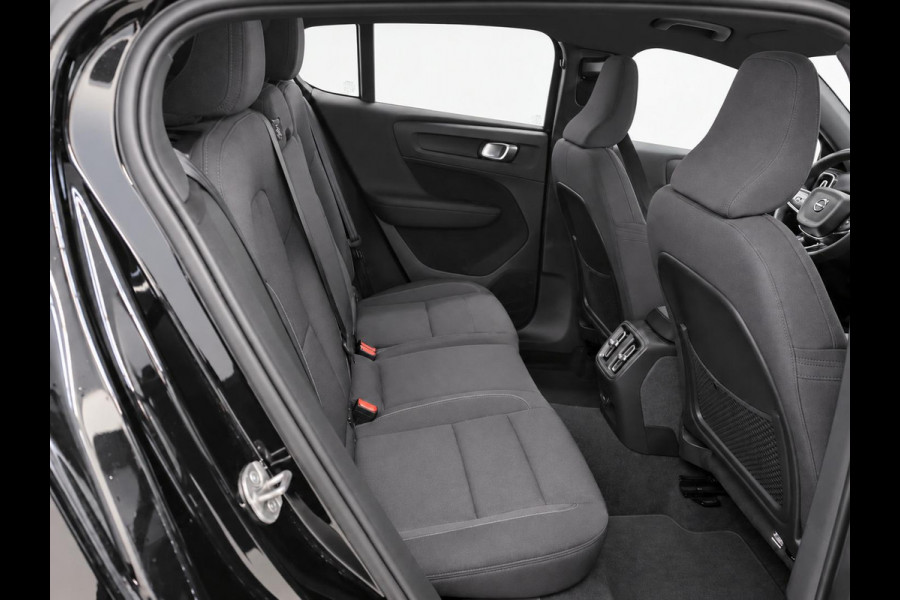 Volvo C40 Recharge Plus 69 kWh SoH 95% Panoramadak Camera Apple Carplay Android Auto Navigatie Adaptive Cruise Control Warmtepomp Stoel- en stuurverwarming Keyless Entry Climate Control