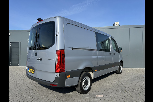 Mercedes-Benz Sprinter 317 CDI 9G-TRONIC / L2H1 / DUBBEL CABINE / RWD / 3.500 KG AHG / 2x SCHUIFDEUR / CAMERA / CRUISE / BLIND SPOT / CARPLAY