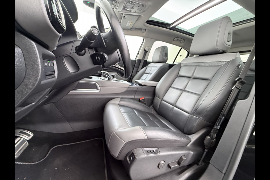 Citroën C5 Aircross 1.6T PHEV Hybrid 225PK Automaat Adap.Cruise Leder+Verwarmd Panoramadak Trekhaak Elek.Stoel+Memory Apple Carplay Android Auto Bus Navi Lmv 19" Privacy Glas Led Isofix DAB Draadloos opladen Lane Assist Regen-Lichtsensor 1.300KG Trekgewicht Dealeronderhouden Origineel Nederlandse Auto